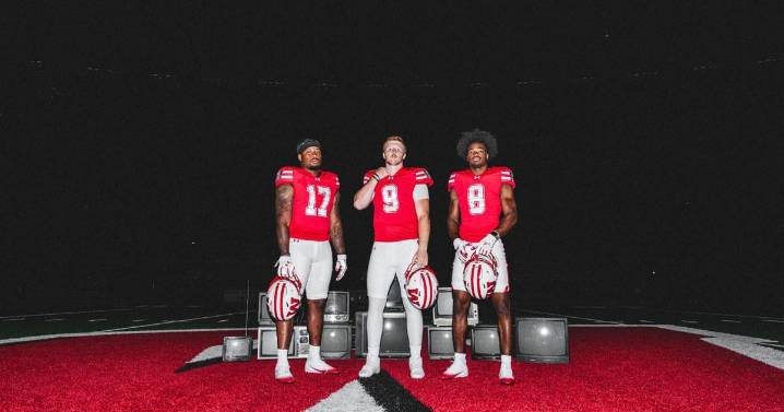 Wisconsin Football to debut throwback uniforms this season