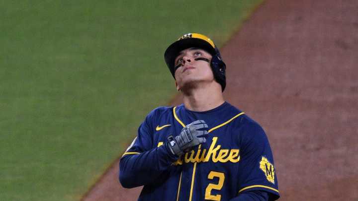 Brewers reunite with infielder Luis Urías, sign him to…