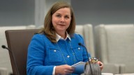 Top Federal Reserve official says dour jobs data backs the case for 3 rate cuts