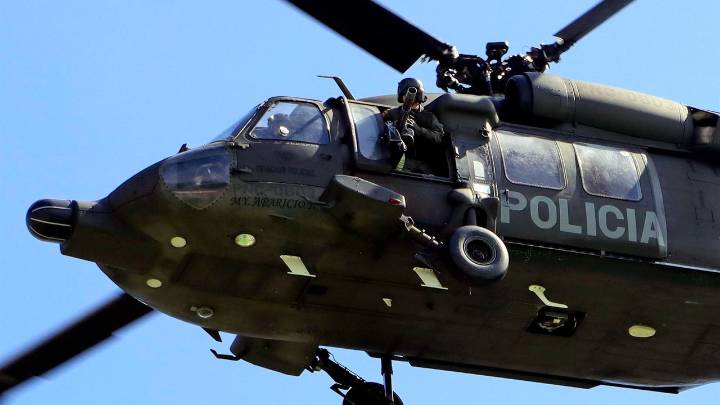 Al menos seis policías murieron y siete más resultaron heridos luego de que un helicóptero de la Policía fuera derribado por un dron en Colombia