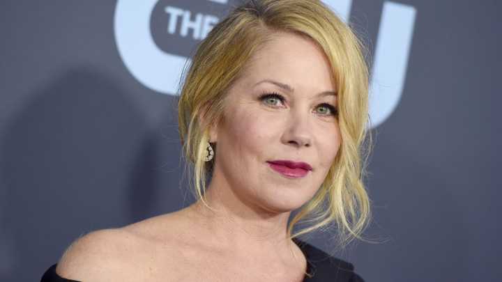 Christina Applegate fue hospitalizada por severa infección renal