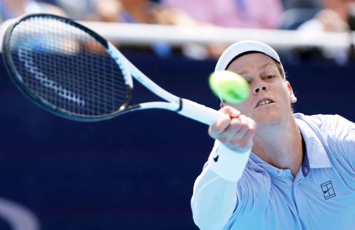 Jannik Sinner avanza sin problemas a cuartos en Cincinnati