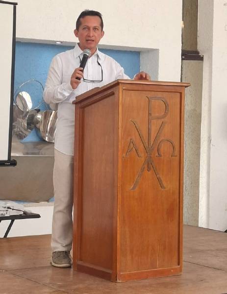 Padre Alejandro Aguayo vio en su madre un don especial