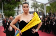Adriana Lima pide $15.9 millones de dólares por su mansión en Brentwood