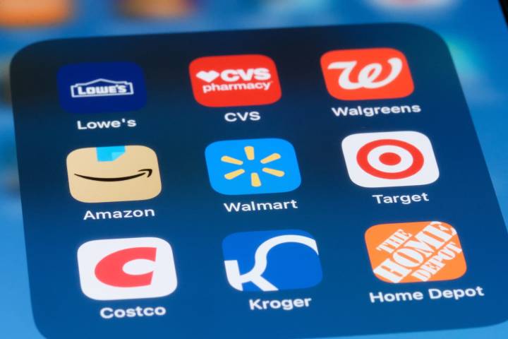 Retail Stalwarts: I Like Kroger Better Than Walmart (NYSE:KR)