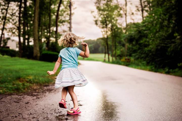 Cómo aprovechar el verano para que los niños se desconecten de las pantallas