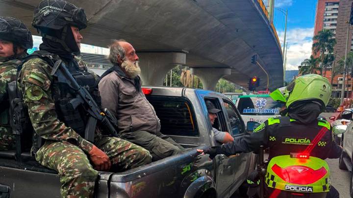 Colombia: un joven fue asesinado de una puñalada por un mendigo tras negarse a darle…
