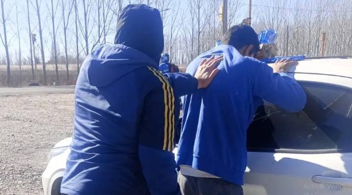 Detienen en Roca a un prófugo acusado de matar a balazos a una mujer en Tucumán