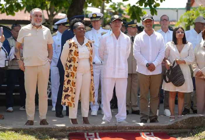 Desde Leticia, Petro rechaza soberanía peruana sobre isla Santa Rosa y plantea solución diplomática