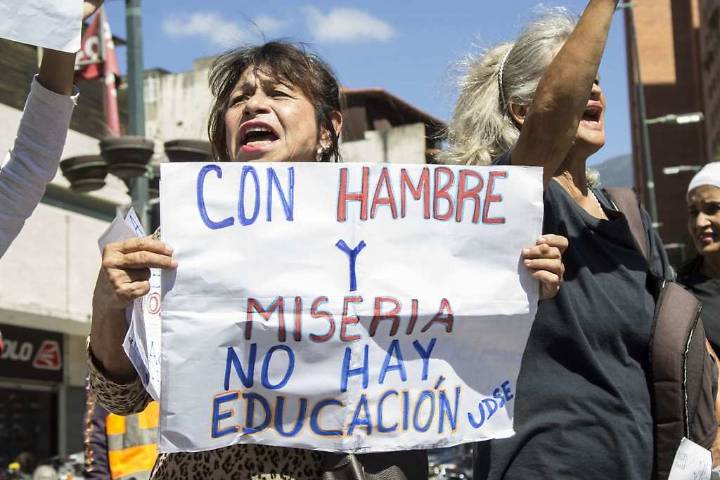 Montos de prestaciones sociales a jubilados del Ministerio de Educación no llegan a 400 dólares