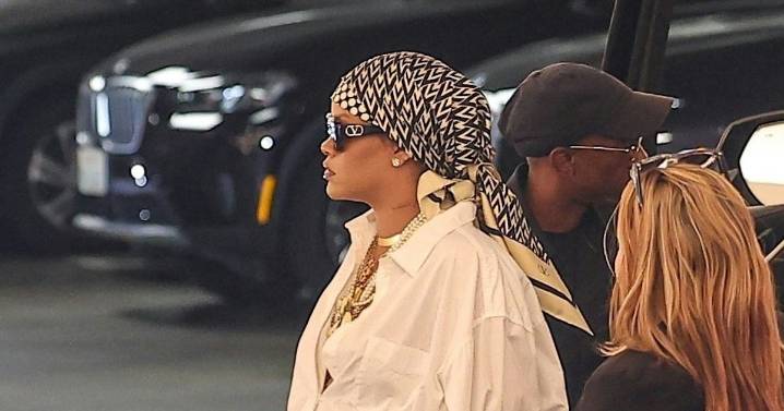 Rihanna Turns Carpenter Jeans and Kitten Heels Into The Perfect Maternity Wear