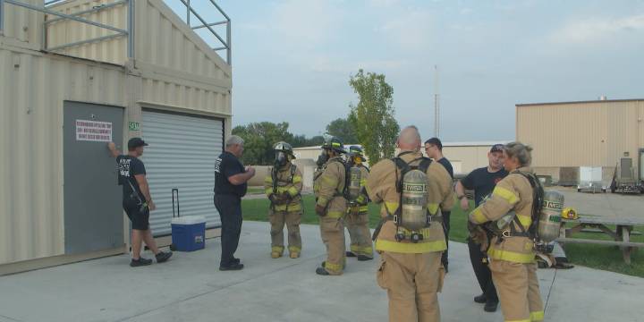 12 Sioux City residents take part in Sioux City Fire Rescue’s Citizen’s Fire Academy