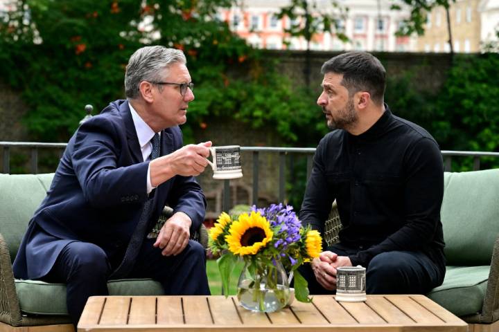Zelenskyy meets with UK leader Starmer as Europe braces for the Trump