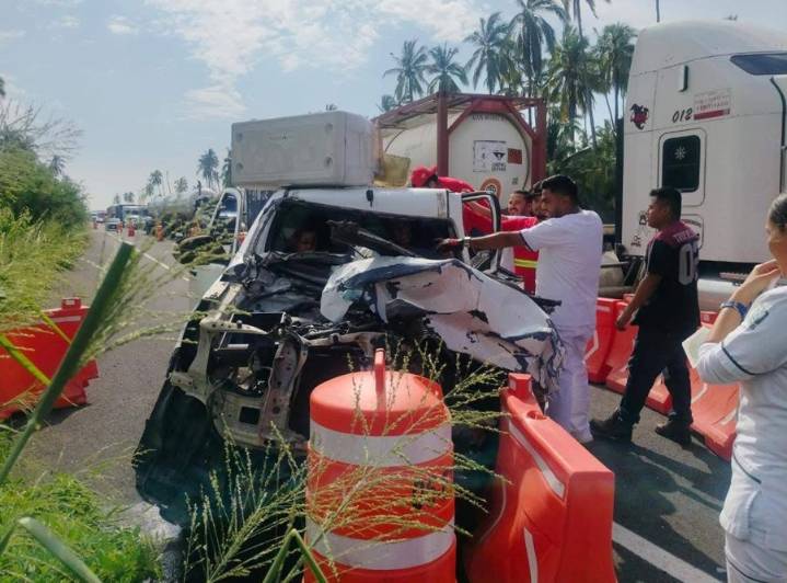 Accidente en la autopista Colima–Manzanillo deja dos personas graves