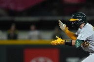 En 10 innings, Atléticos superan 2-1 a Marineros, que se rezagan a 3 juegos en su división – Chicago Tribune