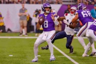 Eagles acquire QB Howell in trade with Vikings