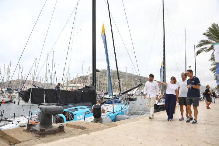 La alcaldesa Noelia Arroyo recorre el Ocean Live Park y destaca la masiva afluencia de público, que ha superado todas las expectativas