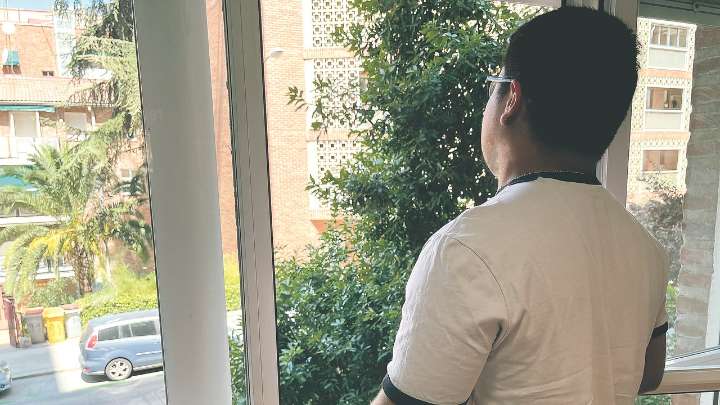 Leo: «Mi familia no entendía por qué solo quería salir a la calle para trabajar»