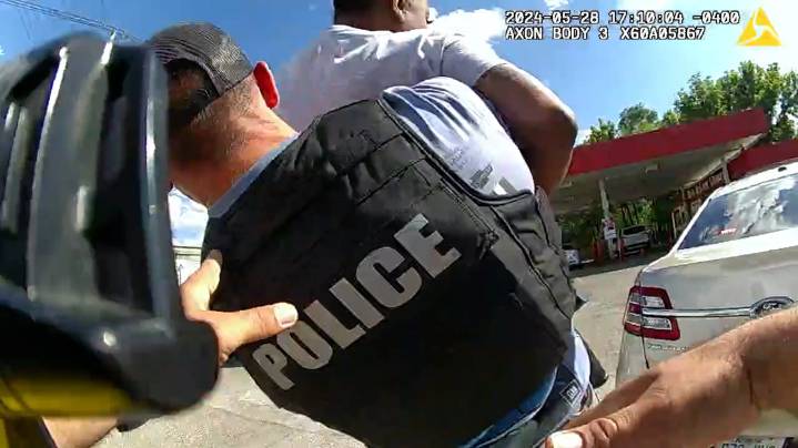 LMPD officers told crowd they were clearing area at mayor's request