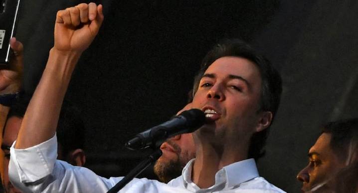 Congresista Héctor Valer denuncia penalmente al precandidato presidencial Daniel Quintero por izar bandera colombiana en territorio peruano | Santa Rosa de Loreto | Gustavo Petro 