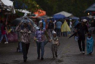 Onda tropical y canales de baja presión provocarán lluvias al inicio de semana