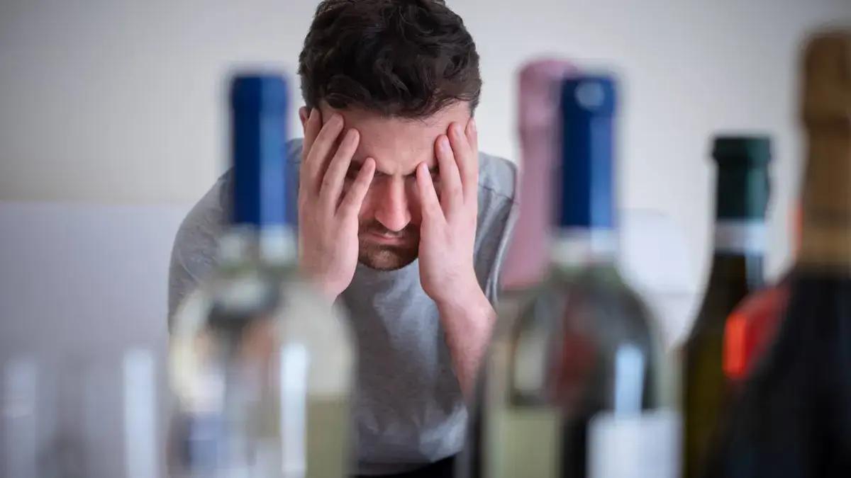 Ya no más: el hábito de alcohol en Estados Unidos que cada vez abandonan más personas, según encuesta