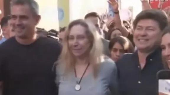 Por manifestaciones en contra debieron evacuar a Martín Menem y Karina Milei del centro de Corrientes