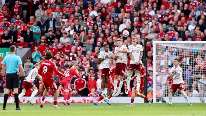 Szoboszlai rompe el empate y Liverpool toma la cima de la Premier League