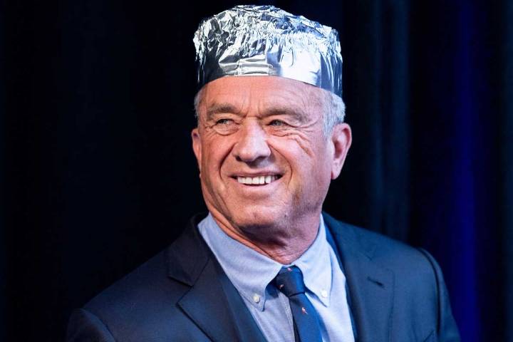 "Dangerous buffoon" RFK Jr. flat