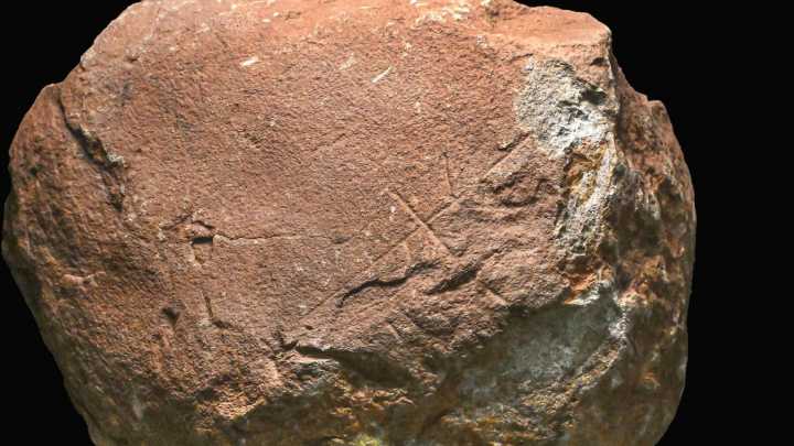 Grafismos de 200.000 años revolucionan la arqueología en Marbella