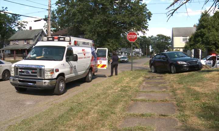 Vehicle flees scene following two-car crash on Youngstown's south side