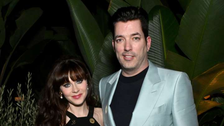 Zooey Deschanel And Jonathan Scott's Nonexistent Wedding Planning Is Giving Us Deja Vu