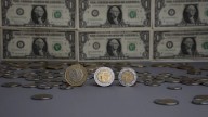 Peso avanza tras datos de inflación en EU