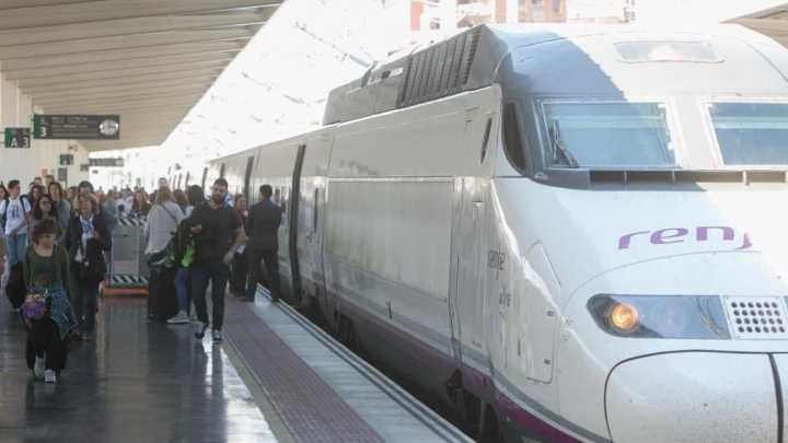Se reanuda parcialmente la circulación de trenes entre Andalucía y Madrid tras el incendio en un AVE en Ciudad Real