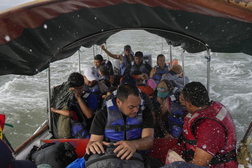 14,000 US-bound migrants have returned south since Trump border changes, UN says