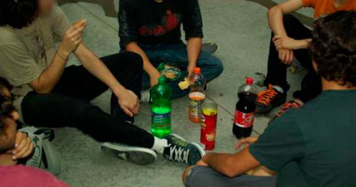 Joven genera indignación en Pasco al robarle los ahorros a su madre para ir a beber licor con sus amigos