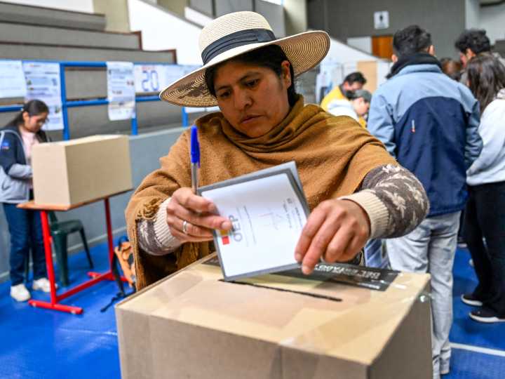 Bolivia heads to the polls as 20 years of leftist rule expected to end