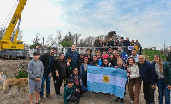 Quedó habilitado el puente peatonal que unirá a los vecinos de los barrios Evita y Villa Esperanza