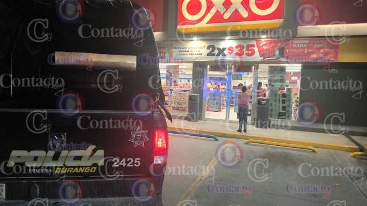 Sujeto armado asalta un OXXO en el fraccionamiento Aserradero