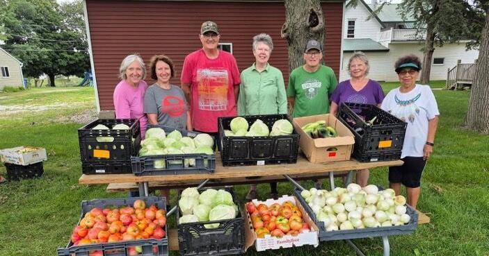 Waverly Sharing Garden donating fresh produce to food
