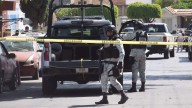 Asesinan a tiros a joven afuera de comercios en el centro de Apaseo el Alto