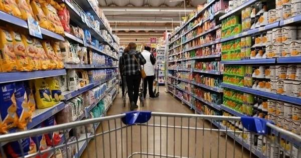 Los alimentos subieron 3% en agosto con un impacto parcial del dólar