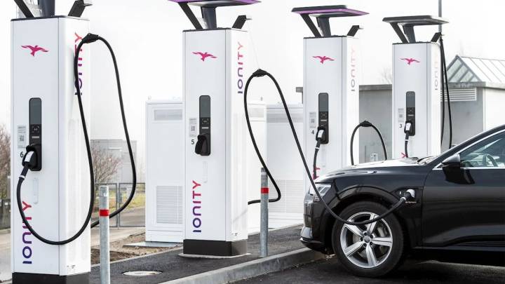 Los populares cargadores para coches eléctricos de Europa con fama de ser los más caros