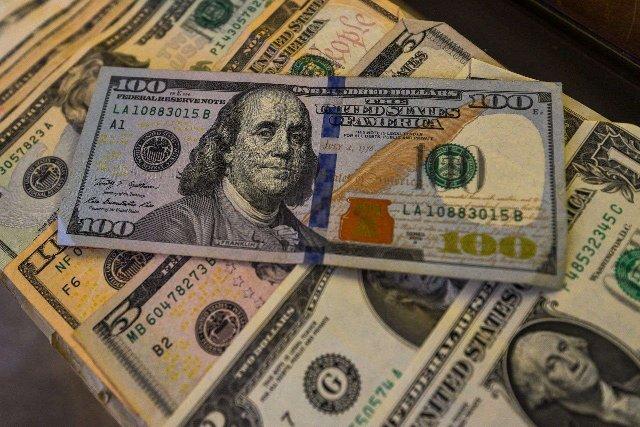 Trump despide a Lisa Cook y provoca caída del dólar en los mercados internacionales