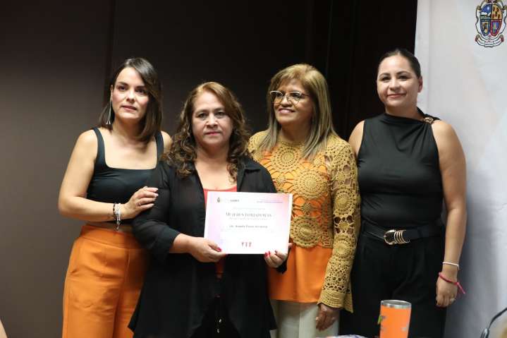 Reconocen a seis mujeres que han contribuido a la mejora de la sociedad juarense