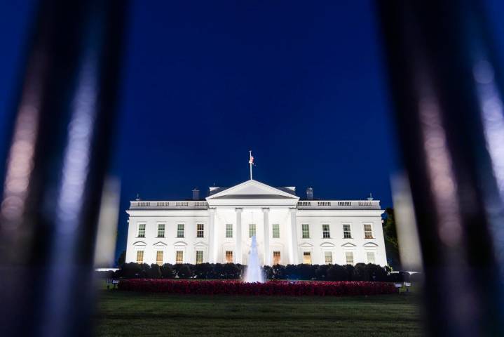 Trump anuncia construcción de aalón de baile en Casa Blanca
