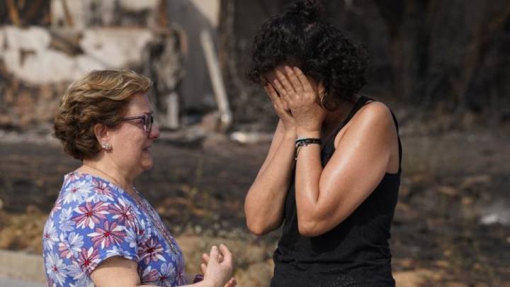 Incendio en Las Médulas en León: vecinos de Médulas y Carucedo vuelven a sus casas, varias arrasadas por las llamas