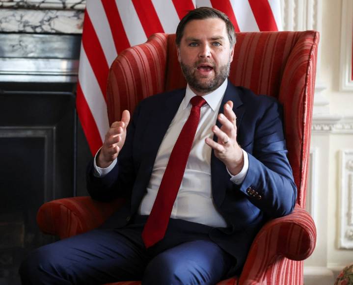 Cele|bitchy | JD Vance’s security went door-to-door, demanding people’s social media handles