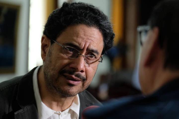 Cepeda denuncia a Álvaro Uribe, sus hijos y director del Centro Democrático, por injuria y calumnia