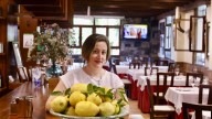 María Martínez, hostelera gijonesa: "Los toros, aunque no se quiera ver, dejan muchísimo dinero; su vuelta es buena para todos"
